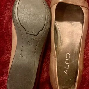Aldo light brown flats- Like new size 6